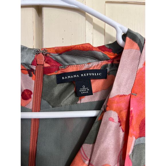 Banana Republic size 0 100% silk dress - Picture 2 of 4